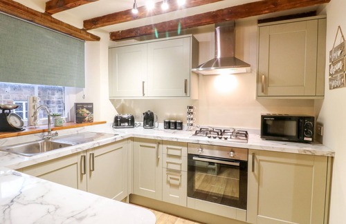 Milford Cottage | MILFORD COTTAGE, pet friendly, luxury holiday cottage in Duffield