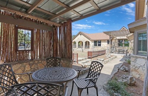 Dripping Springs Cottage | Milk Bath Springs | Pet-Friendly Historic Downtown Cottage