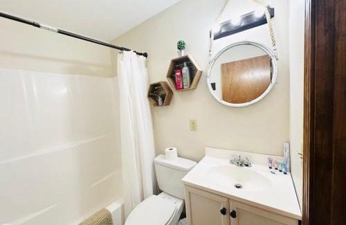 Pine Grove House | Milk Hand House. Peaceful 1 bedroom cabin