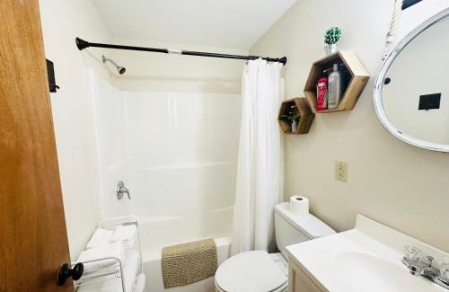 Pine Grove House | Milk Hand House. Peaceful 1 bedroom cabin