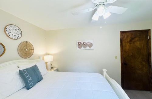 Pine Grove House | Milk Hand House. Peaceful 1 bedroom cabin