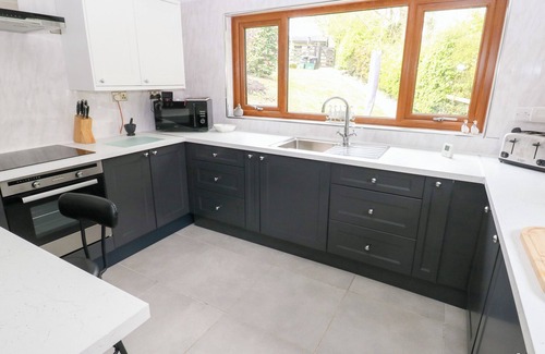 Haverfordwest Cottage | MILL BARN DENANT, pet friendly, with hot tub in Haverfordwest