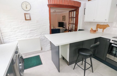 Haverfordwest Cottage | MILL BARN DENANT, pet friendly, with hot tub in Haverfordwest