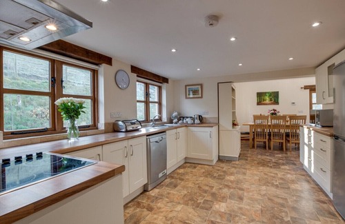 South Molton House | Mill Barn - Three Bedroom House, Sleeps 6