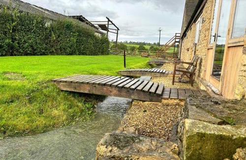 Bourton Bed & Breakfast | Mill Cottage - Ash Farm Cotswolds