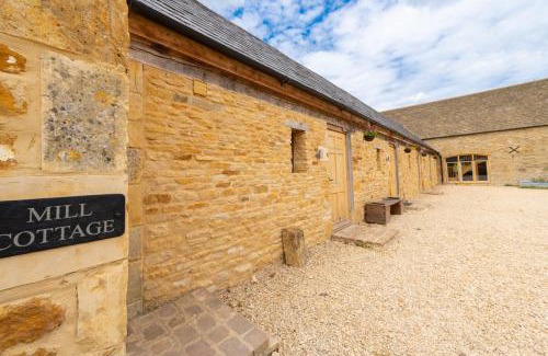Bourton Bed & Breakfast | Mill Cottage - Ash Farm Cotswolds
