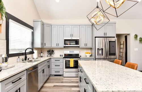 Parker House | "Mill Excellence" 2 Kings 2 Baths 3Min to Downtown