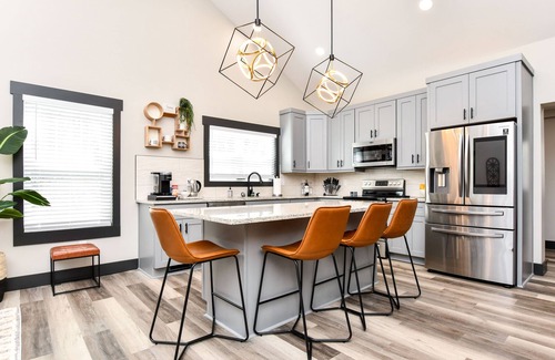 Parker House | "Mill Excellence" 2 Kings 2 Baths 3Min to Downtown