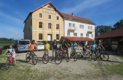 Razkrizje House | Mill House Apartment and Camping