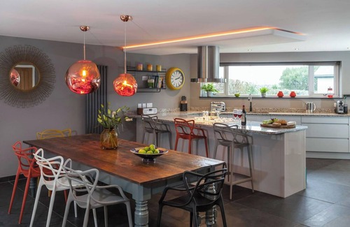Sennen House | Mill House - SPACIOUS HOUSE OVERLOOKING GORGEOUS SENNEN COVE. DOG FRIENDLY.