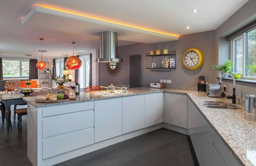 Sennen House | Mill House - SPACIOUS HOUSE OVERLOOKING GORGEOUS SENNEN COVE. DOG FRIENDLY.