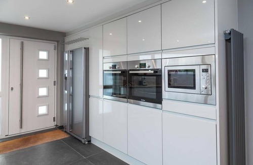 Sennen House | Mill House - SPACIOUS HOUSE OVERLOOKING GORGEOUS SENNEN COVE. DOG FRIENDLY.