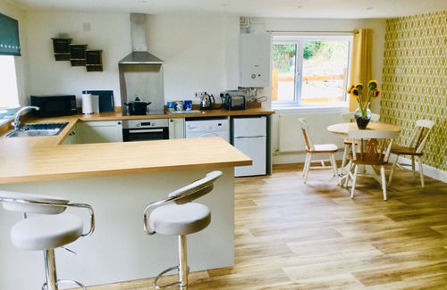 Newton St Loe Cottage | Mill Lane Cottage, a pretty cottage in beautiful countryside, 4 miles from Bath.