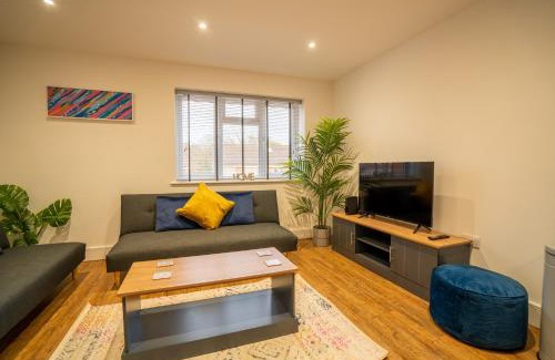 Crawley House | Mill Road Apartment First Floor