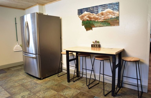 Milltown House | Mill town location by the river w/hot tub