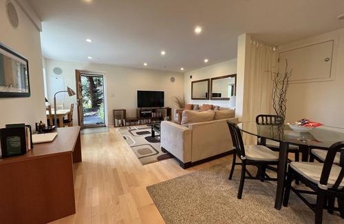 Almonte House | Mill Valley Escape-Minutes to Freeway, Wooded Lot & Water View