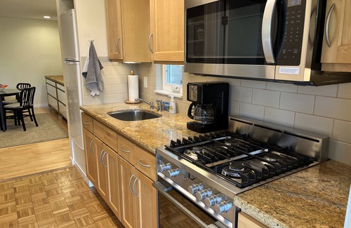 Almonte House | Mill Valley Escape-Minutes to Freeway, Wooded Lot & Water View