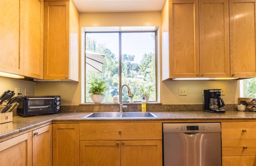 Tamalpais-Homestead Valley House | Mill Valley Gem 3BR Unbeatable Location w/ Hot Tub