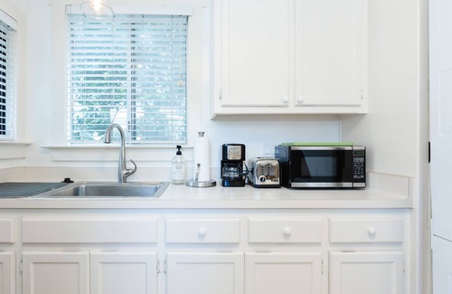 Mill Valley Apartment | Mill Valley Hot Spot in the Center of Town