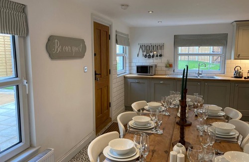 Pakefield Cottage | Mill Villa: stunning 4 bed retreat 5 mins from Pakefield’s beautiful sandy beach
