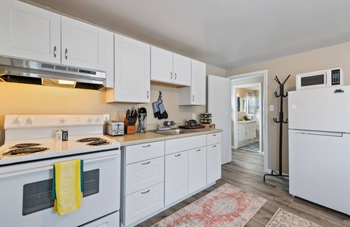 Sugar House Apartment | Millcreek Bliss: Relax, Recharge and Enjoy Panoramic Views of the Mountains