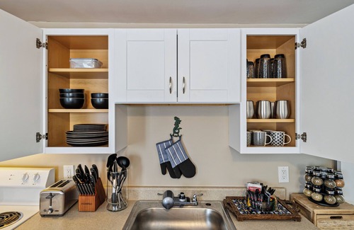 Sugar House Apartment | Millcreek Bliss: Relax, Recharge and Enjoy Panoramic Views of the Mountains