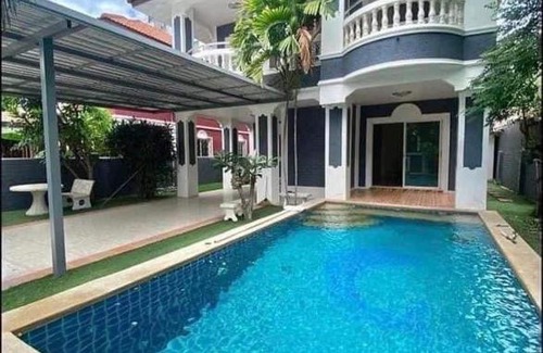 Tha Thaewawong Villa | Millenium villa