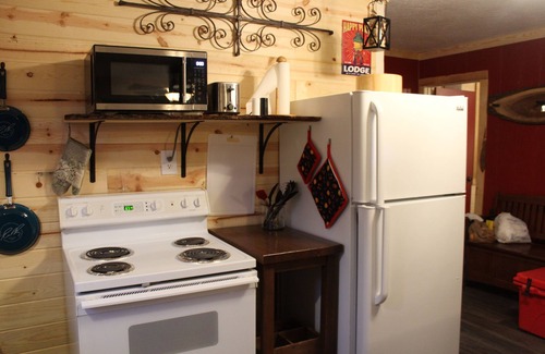 Bruno House | Millers Landing 1 - Sleeps 6. MINUTES to Lower Buffalo River