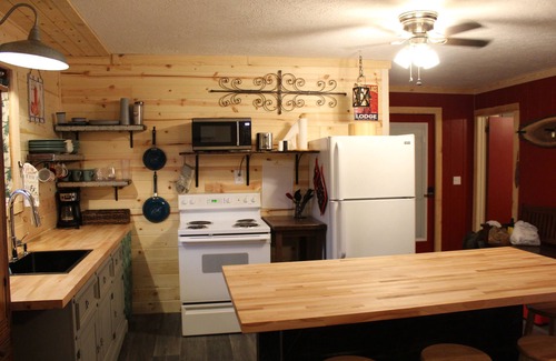 Bruno House | Millers Landing 1 - Sleeps 6. MINUTES to Lower Buffalo River
