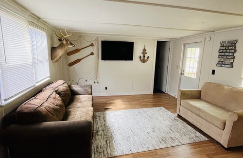 Brookeland House | Millers Landing, 5 minutes from Humphrey boat ramp. Swimming pool/tennis courts
