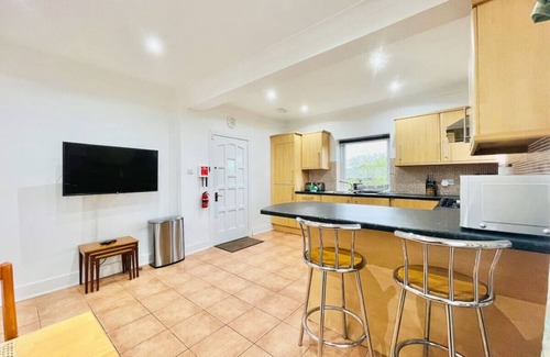 Glasgow House | Millerston House - on the edge of Glasgow with Parking
