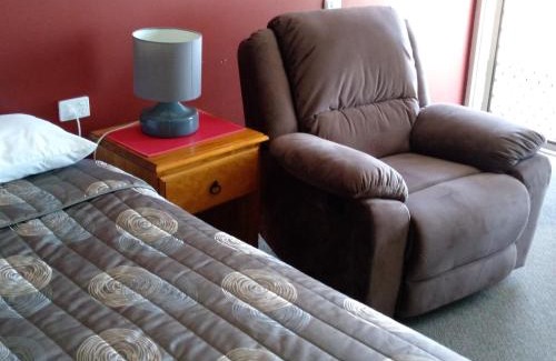 Mount Muirhead Hotel | Millicent Motel