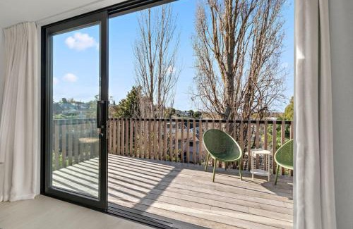 Hamilton North House | Million Dollar Apartment, LUXE VIEW -By KOSH BNB