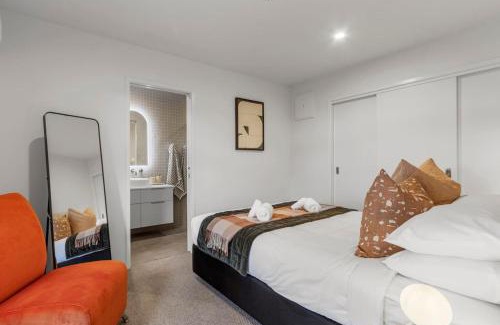 Hamilton North House | Million Dollar Apartment, LUXE VIEW -By KOSH BNB