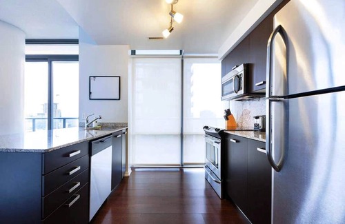 Bay Cloverhill Condo | Million Dollar MASSIVE 2 bedroom 2 bathroom Plus Den Bay St. Condo, FREE Parking