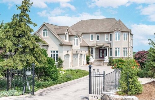 Grimsby House | Million Dollar Private Lakefront House - Lake Patio - B&B - 250/248