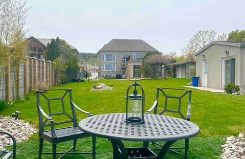Grimsby House | Million Dollar Private Lakefront House - Lake Patio - B&B - 250/248
