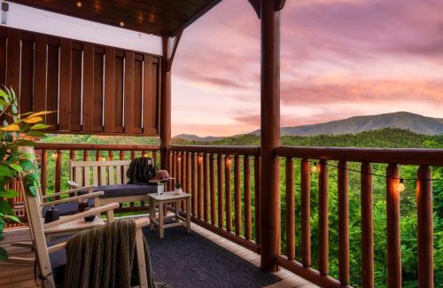 Gatlinburg - Pigeon Forge House | Million Dollar View, Hot Tub, 2 Master King Ensuite, Game Room