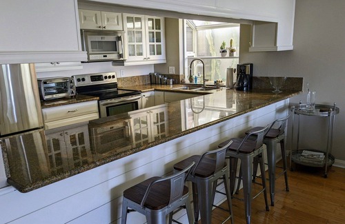 La Jolla Mesa House | Million Dollar Views, 900 ft of Decking with Fire Table, Walk to Beach/Shops