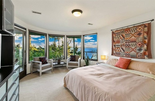 Burien House | Million $ Views 4BR 2.5BA Overlooking the Salish Sea Burien hot tub with view BBQ