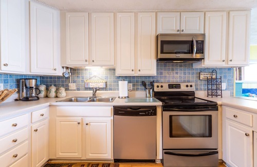 Piankatank House | MILLION $ VIEWS NO EXTRA CHARGE! HOT TUB! POOL! BEACH! RESORT-LIKE AMENITIES!