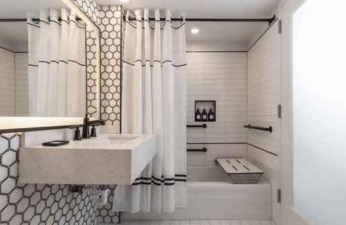 Charleston Historic District Hotel | Mills House Charleston, Curio Collection by Hilton