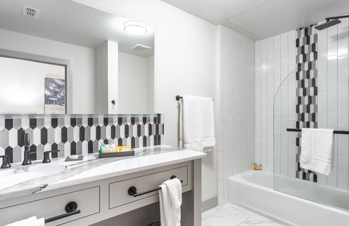 Downtown Hotel | Millsap Suites by Pioneer Pocket Hotel