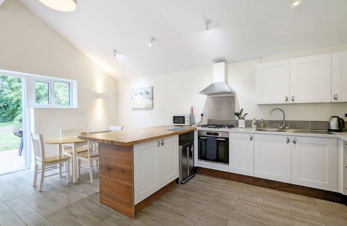 Chichester Cottage | Millside, Bosham - a bungalow that sleeps 4 guests in 1 bedroom
