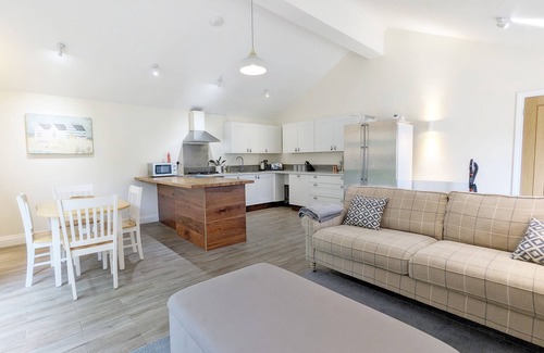 Chichester Cottage | Millside, Bosham - a bungalow that sleeps 4 guests in 1 bedroom