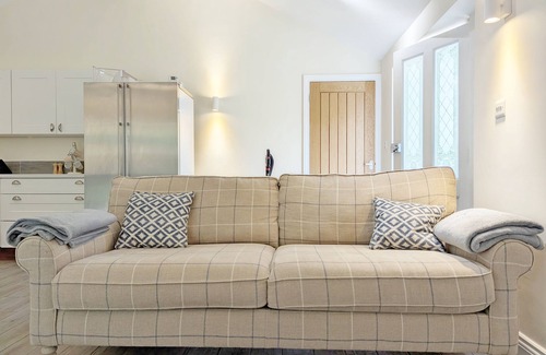 Chichester Cottage | Millside, Bosham - a bungalow that sleeps 4 guests in 1 bedroom