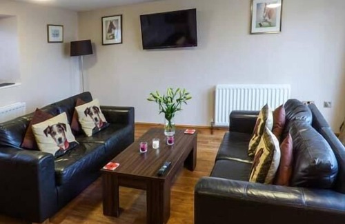 Thornton Watlass Cottage | MILLSTONE COTTAGE, pet friendly, with a garden in Thornton Watlass