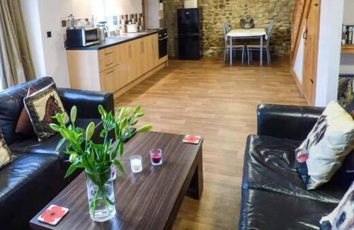 Thornton Watlass Cottage | MILLSTONE COTTAGE, pet friendly, with a garden in Thornton Watlass