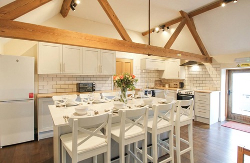 Halfway House Cottage | MILLSTONE COTTAGES - BREIDDEN VIEW, with hot tub in Westbury