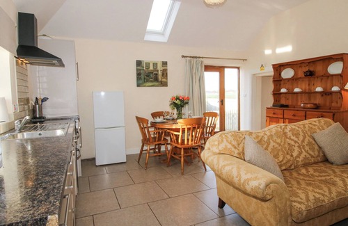 Stoney Stretton Cottage | MILLSTONE COTTAGES - GRANARY COTTAGE, pet friendly in Westbury